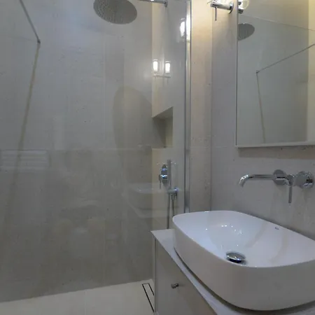 Kapitanska 1 Omega Appartement