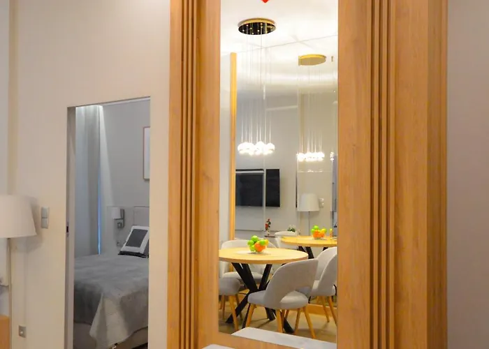 Kapitanska 1 Omega Όλστυν